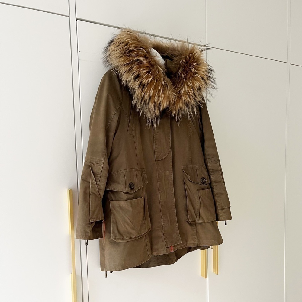 STUNNING parka with fur collar and contrasting zippers - Picture 6 of 13